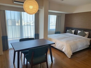 Superior King A (Bathtub, Bed Size 200cm, Non-smoking, Maximum Occupancy: 2 people) | In-room safe, individually decorated, individually furnished, desk - Hotel Global View Hakodate (Hakodate)