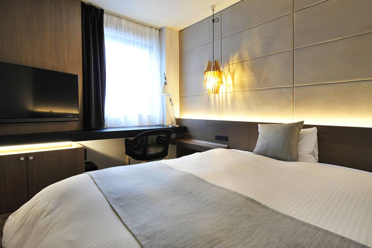 In-room safe, desk, blackout drapes, WiFi (free)