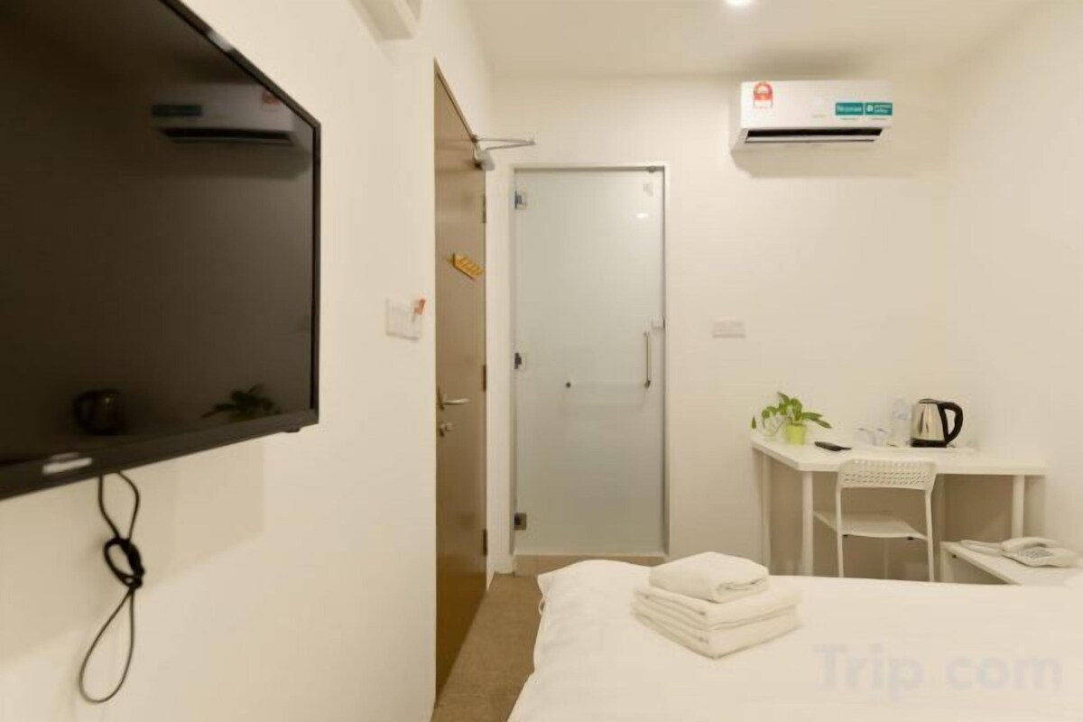 Twin Room No Window