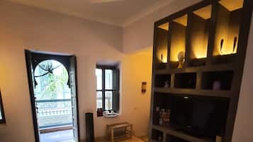 Suite, Private Bathroom (Perle du désert) | Premium bedding, in-room safe, free WiFi, bed sheets