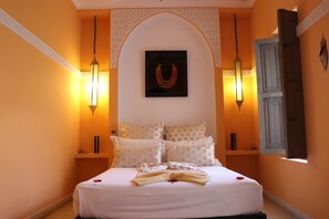 Kahden hengen huone, oma kylpyhuone (Promesse de Lune) | Ylelliset vuodevaatteet, tallelokero huoneessa, ilmainen Wi-Fi