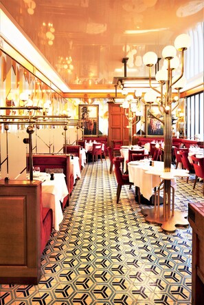 Lunch and dinner served  - Hôtel Restaurant Au Bœuf Couronné (Paris)