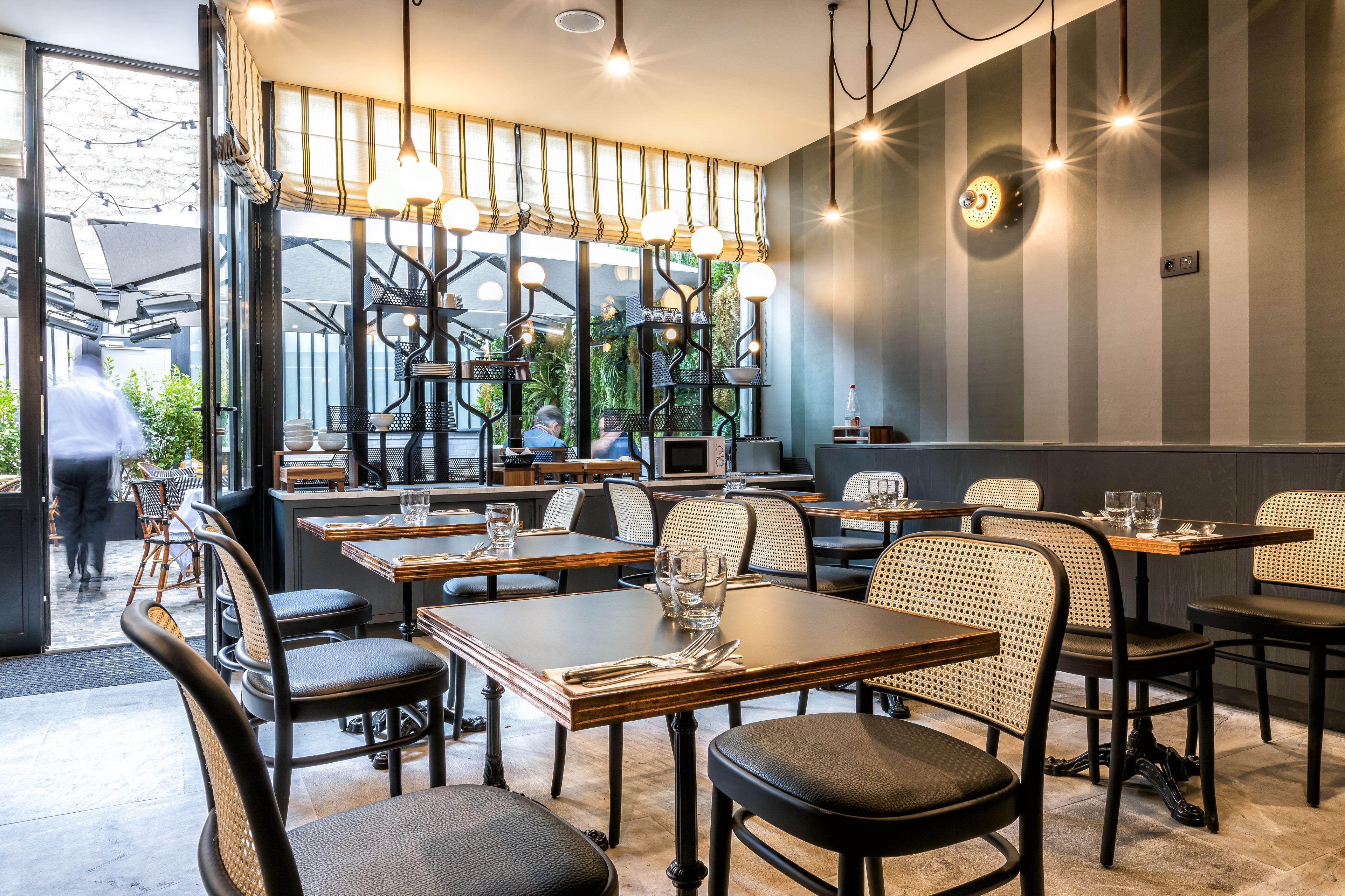 Desayuno completo diario (EUR 15 por persona)