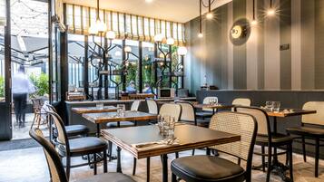 Daily full breakfast (EUR 15 per person)