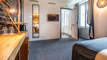 Double Room, Accessible | In-room safe, desk, soundproofing, free WiFi