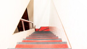 Staircase - OYO 320 Regent 2002 Guest House (Patong)