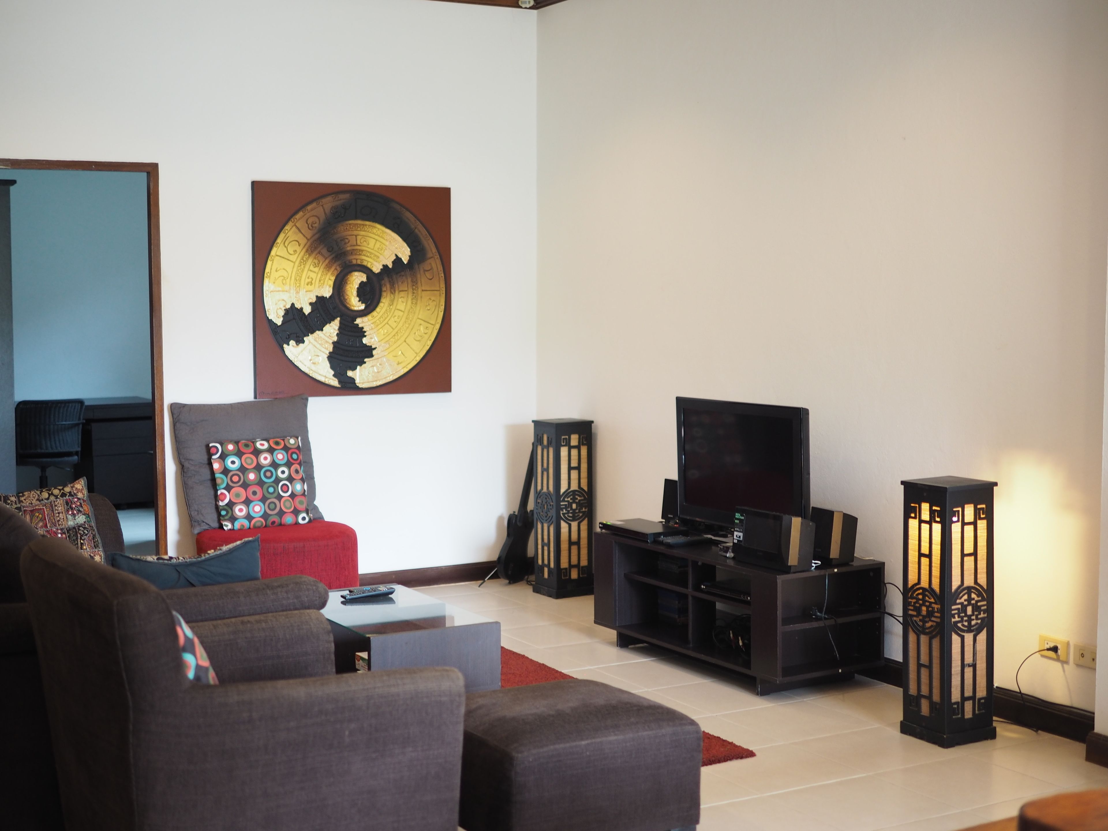 3-Bedroom Villa | Living room | 32-inch flat-screen TV with cable channels, TV