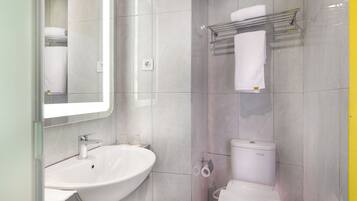 Room (Yello) | Bathroom