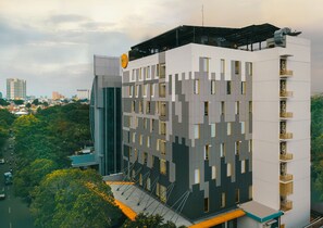 Building design - YELLO Hotel Manggarai Jakarta (Jakarta)