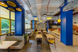 Breakfast, lunch, dinner served; local and international cuisine  - YELLO Hotel Manggarai Jakarta (Jakarta)