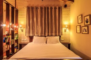 Suite, Jetted Tub (Omer) | Individually decorated, individually furnished, desk, soundproofing - Betzel Haella (Mevoot HaHermon)