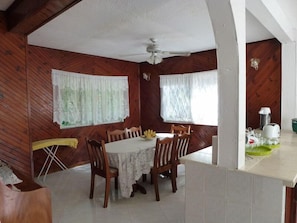 Daily continental breakfast (EUR 10.00 per person)