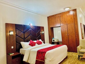 Executive Room | Egyptian cotton sheets, premium bedding, in-room safe, desk - Reiz Continental Hotel Abuja (Abuja)
