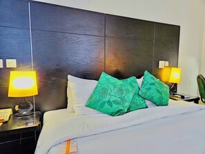 Egyptian cotton sheets, premium bedding, in-room safe, desk - Reiz Continental Hotel Abuja (Abuja)