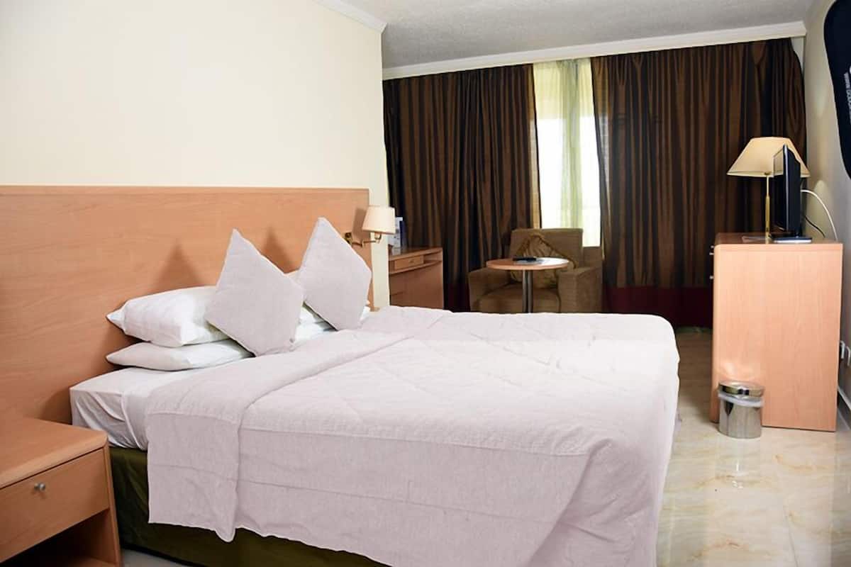 In-room safe, desk, soundproofing, WiFi (free)