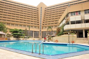 Outdoor pool - Nicon Luxury Abuja (Abuja)