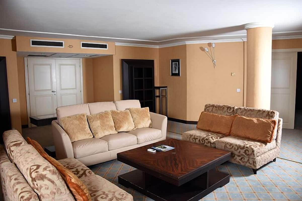 In-room safe, desk, soundproofing, WiFi (free)