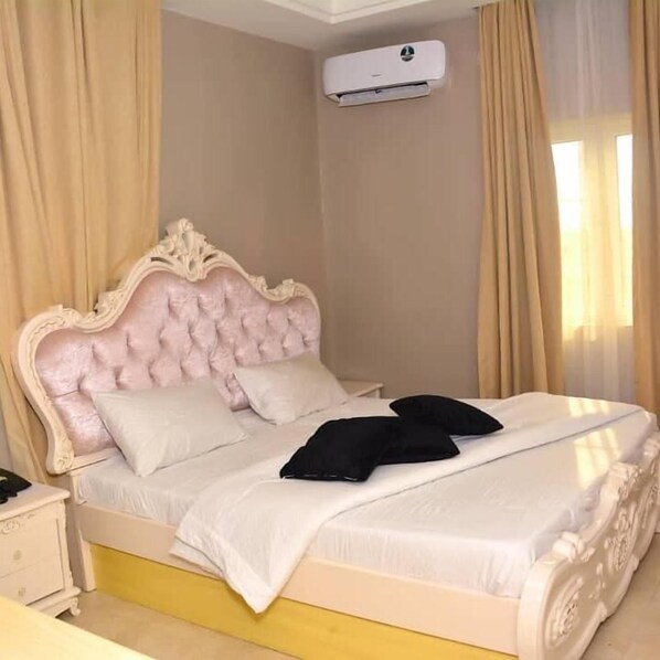Deluxe Suite | In-room safe, desk, cots/infant beds, rollaway beds - Afri Hotel (Abuja)