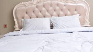 Deluxe Suite | In-room safe, desk, cribs/infant beds, rollaway beds