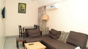 Flat-screen TV - Kudina Luxury Apartments (Abuja)