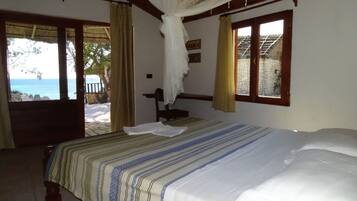 Luxe beddengoed, een kluis op de kamer, een bureau