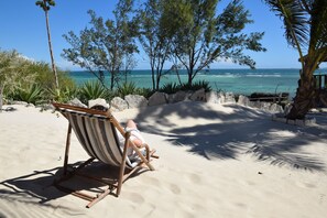 Premium bedding, in-room safe, desk, blackout drapes - Laguna Blu - Resort Madagascar (Andavadoaka)