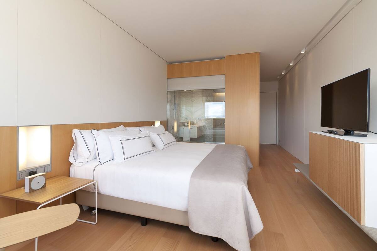 Minibar, in-room safe, desk, soundproofing