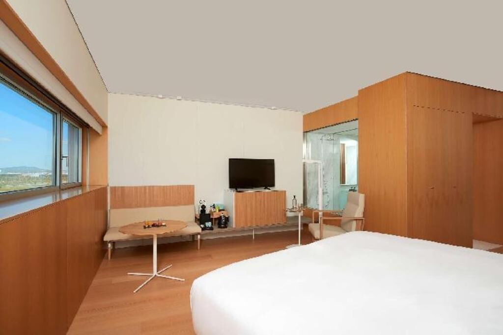 Minibar, in-room safe, desk, soundproofing
