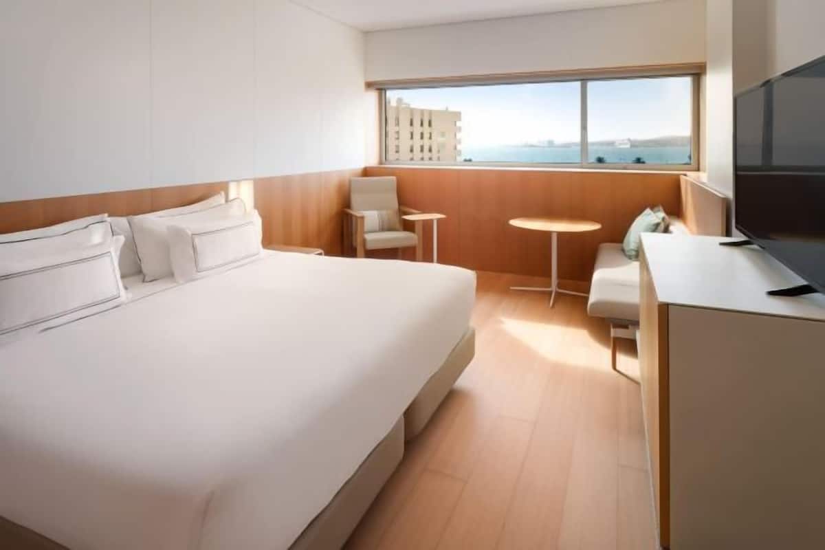 Minibar, coffres-forts dans les chambres, bureau, chambres insonorisées