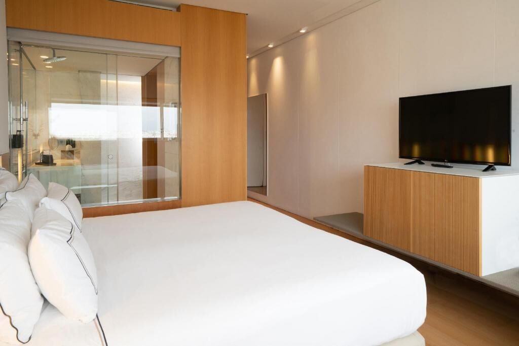 Minibar, in-room safe, desk, soundproofing
