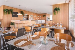Breakfast, lunch and dinner served - Melia Palma Bay (Palma de Mallorca)