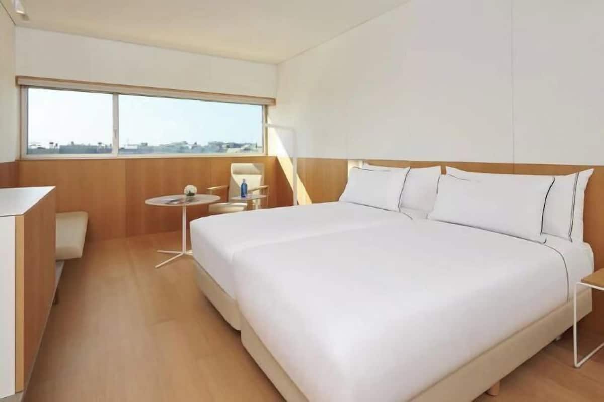 1 sovrum, minibar, värdeförvaringsskåp på rummet och skrivbord