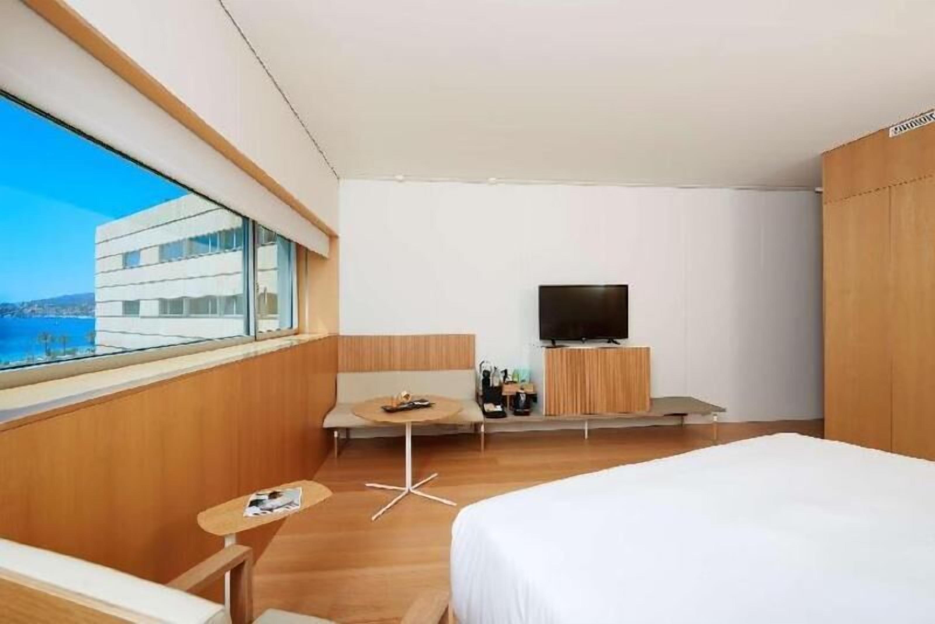Minibar, in-room safe, desk, soundproofing