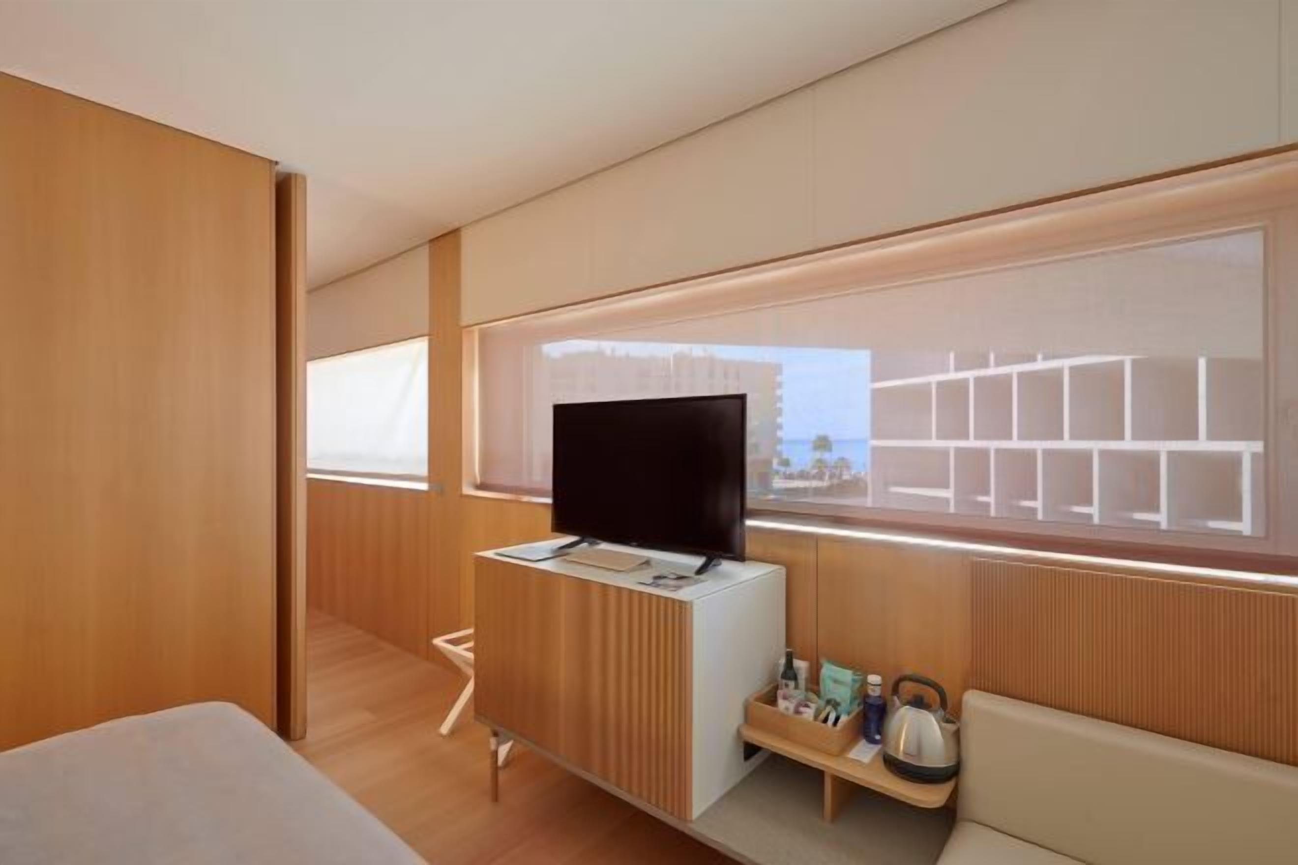 Minibar, in-room safe, desk, soundproofing