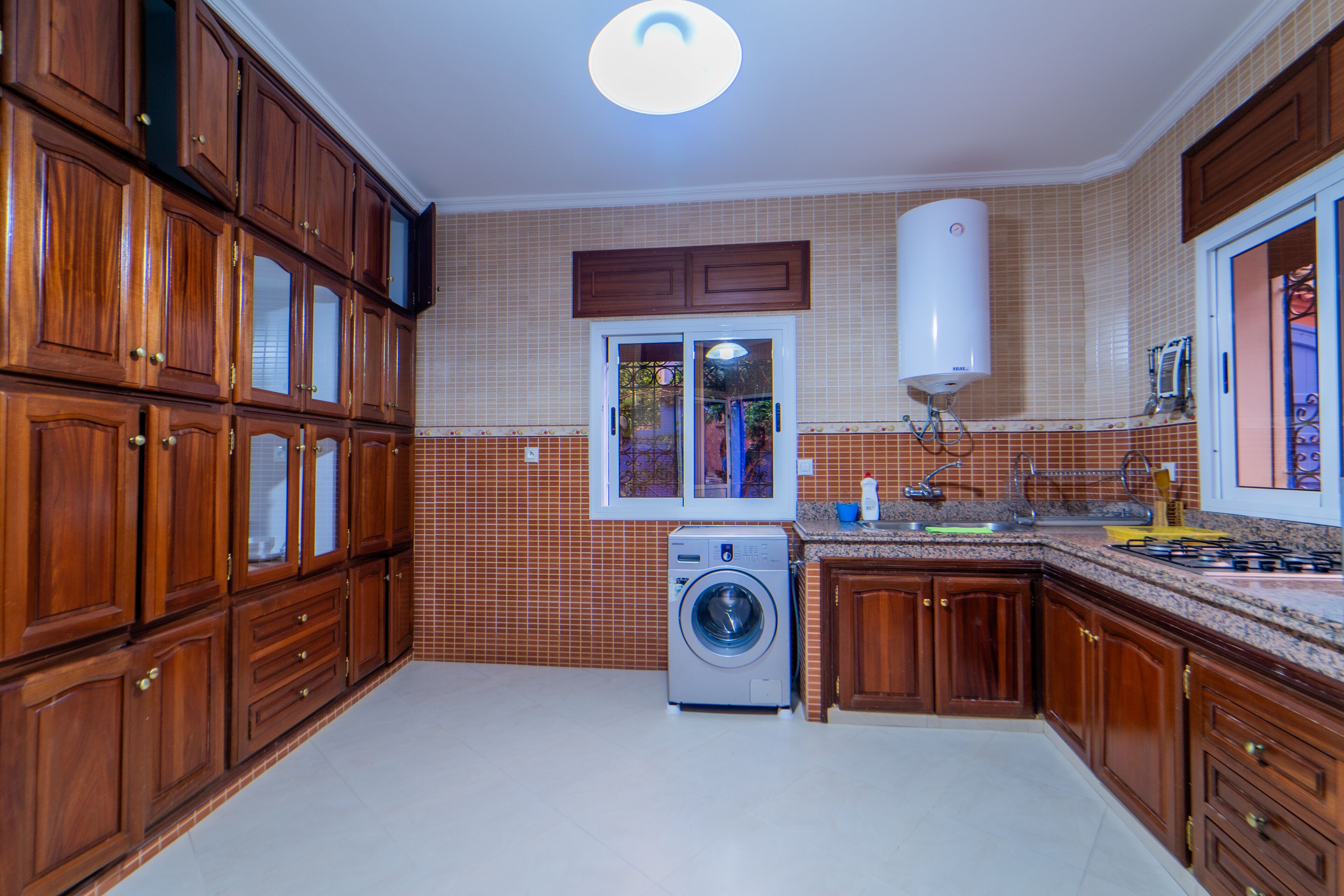 comfort apartment, 2 bedrooms | private kitchen | stovetop, dining tables