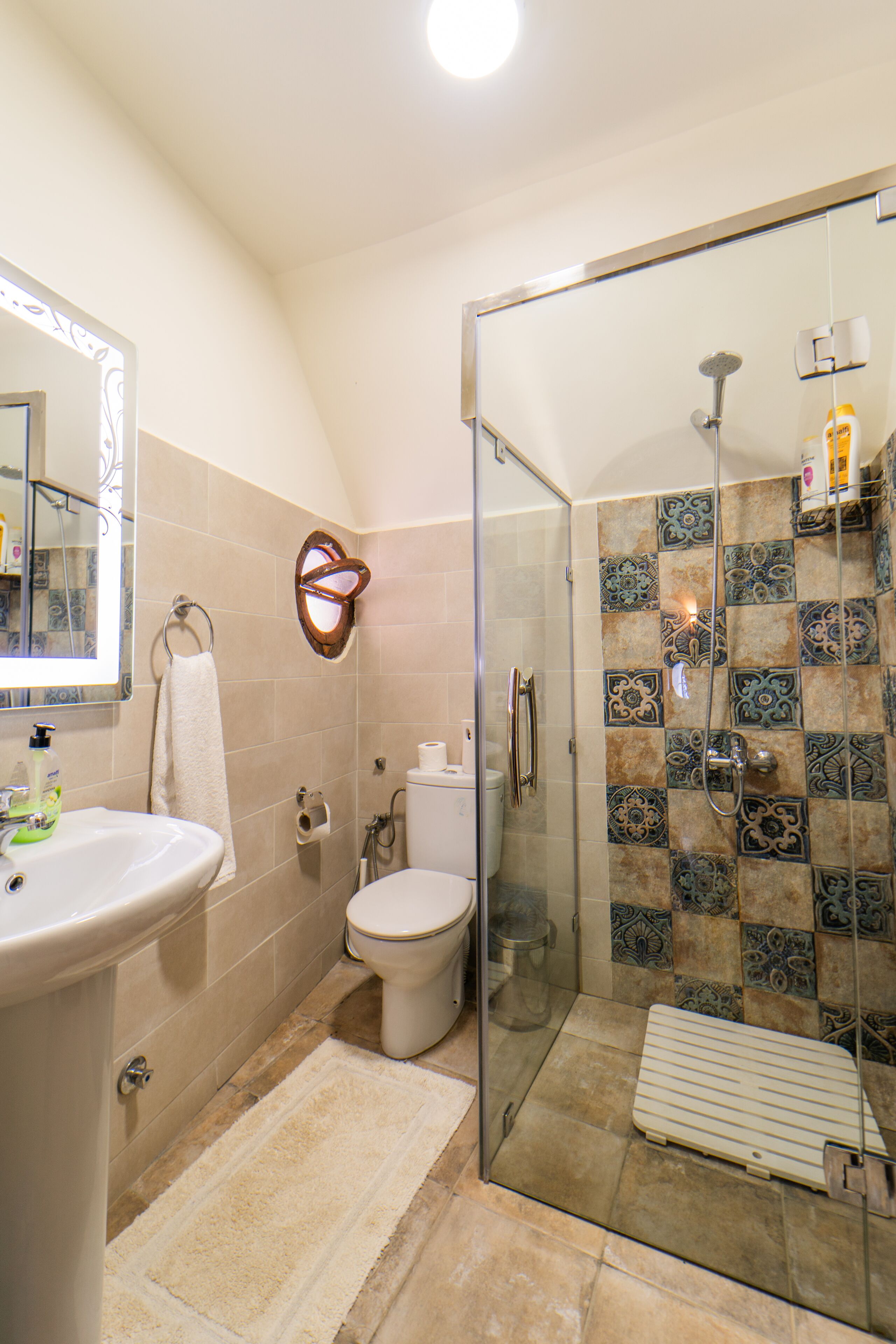 comfort studio | bathroom | shower, free toiletries, hair dryer, slippers