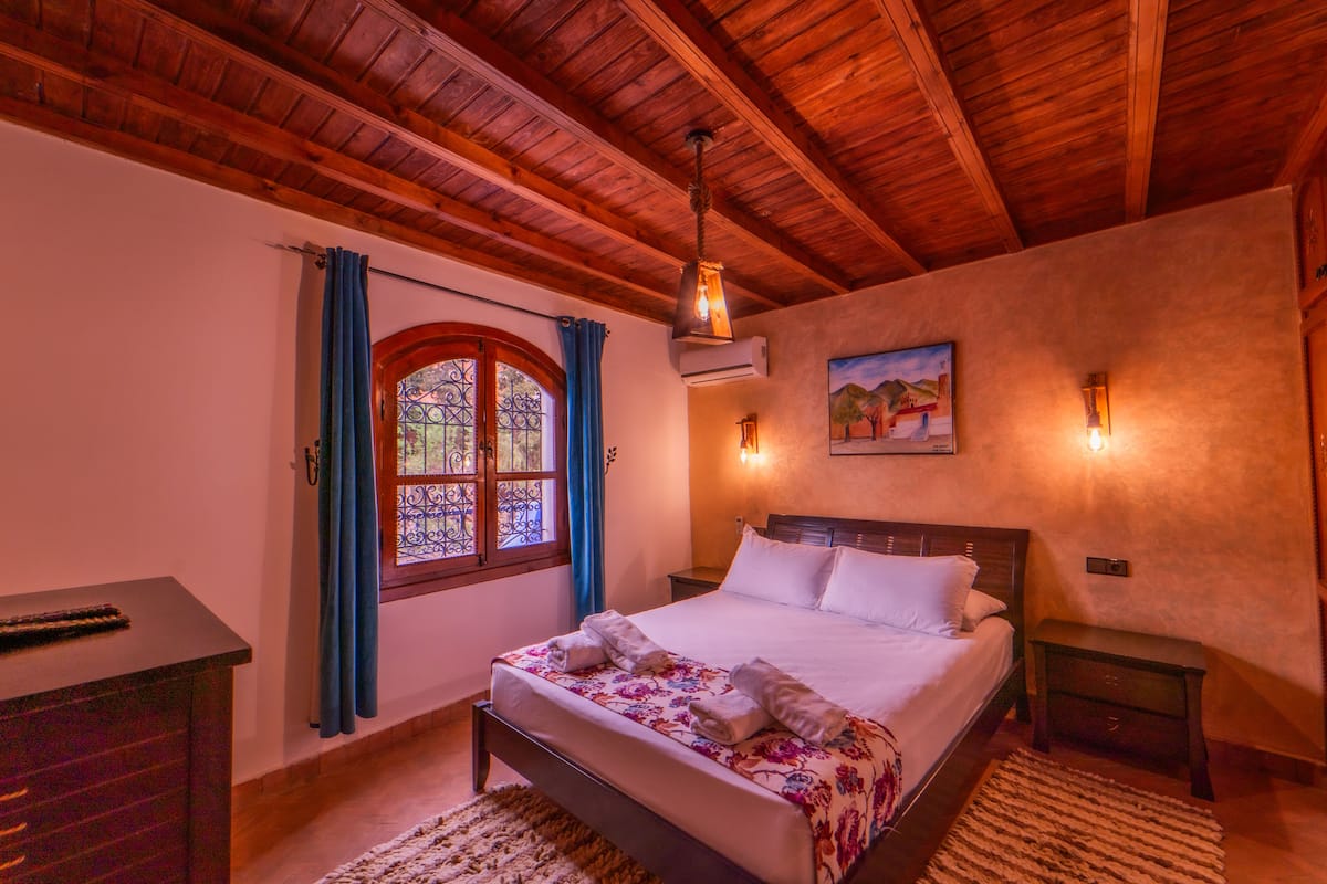 Studio Deluxe | Literie de qualité, lit avec matelas en mousse à mémoire