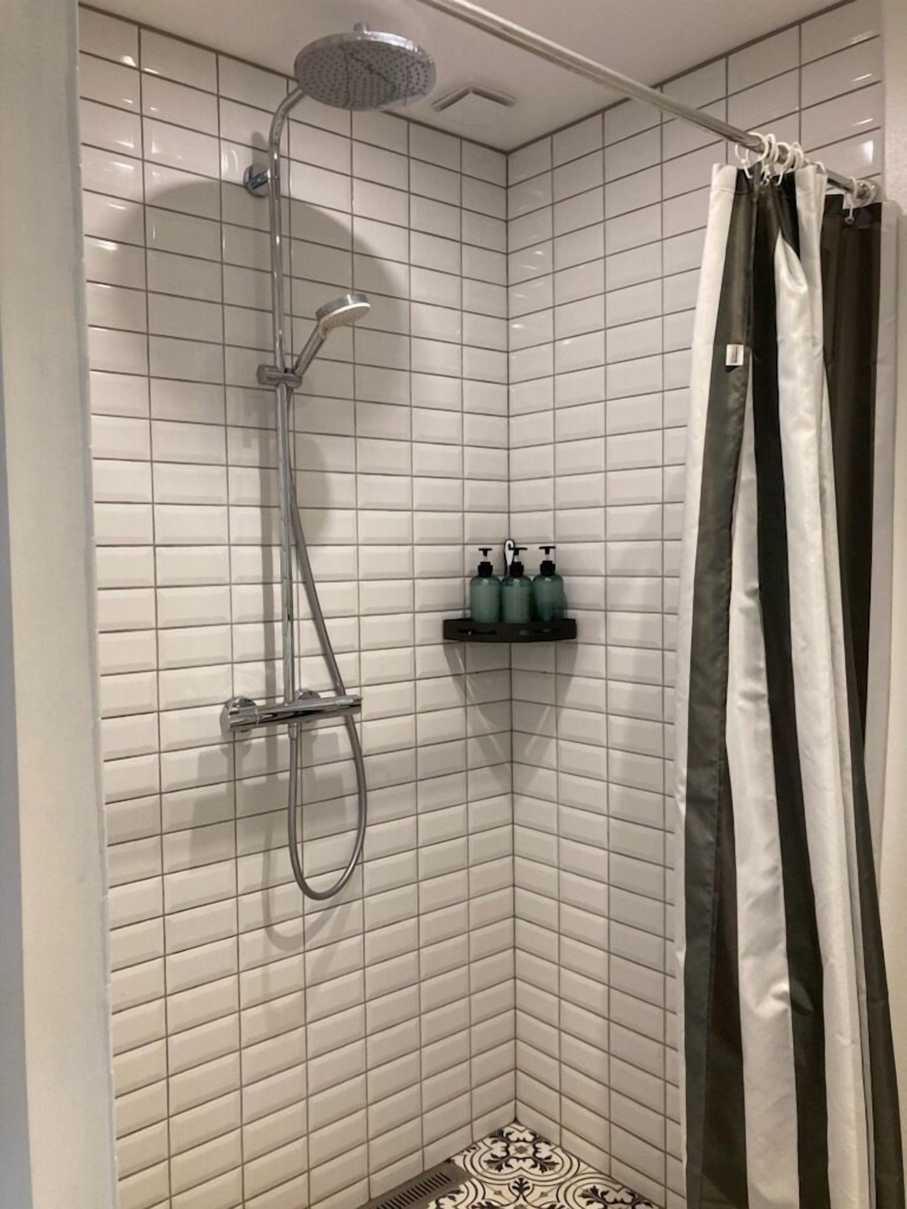 executive double room, 1 king bed | bathroom | free toiletries, hair dryer, towels