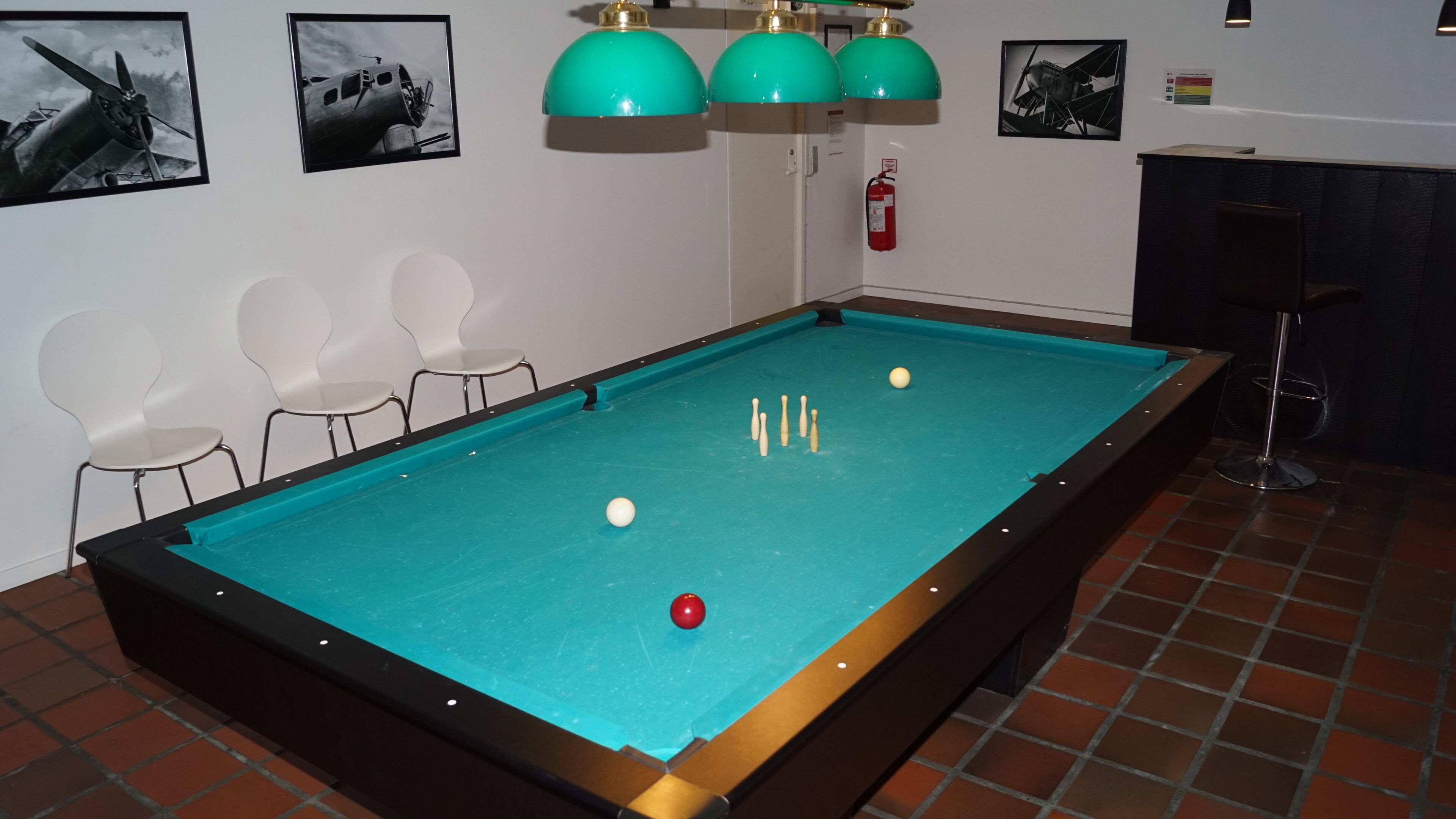 32-inch flat-screen tv with cable channels, tv