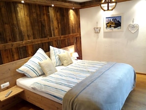 1 bedroom, premium bedding, minibar, in-room safe