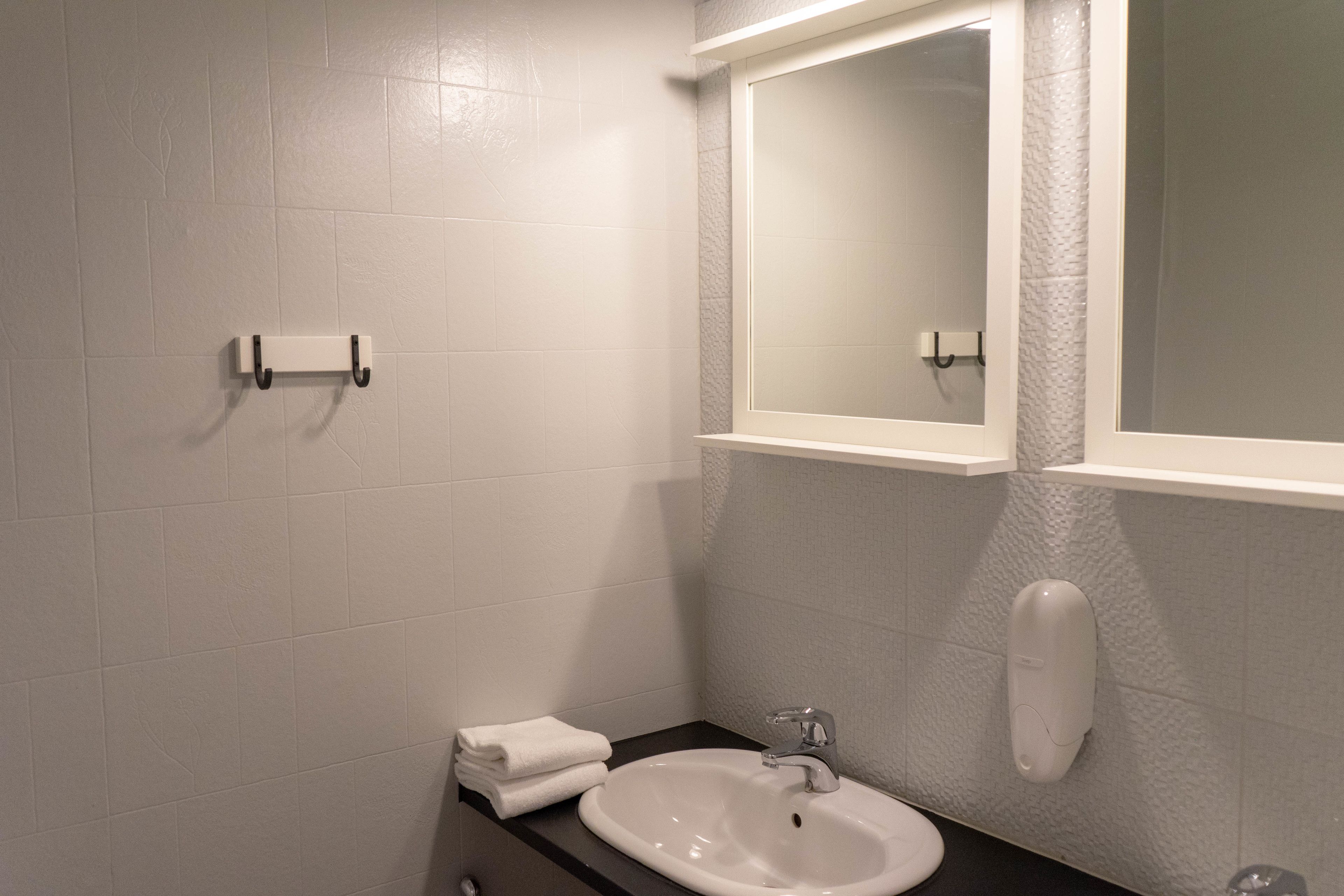 standard double or twin room | bathroom sink