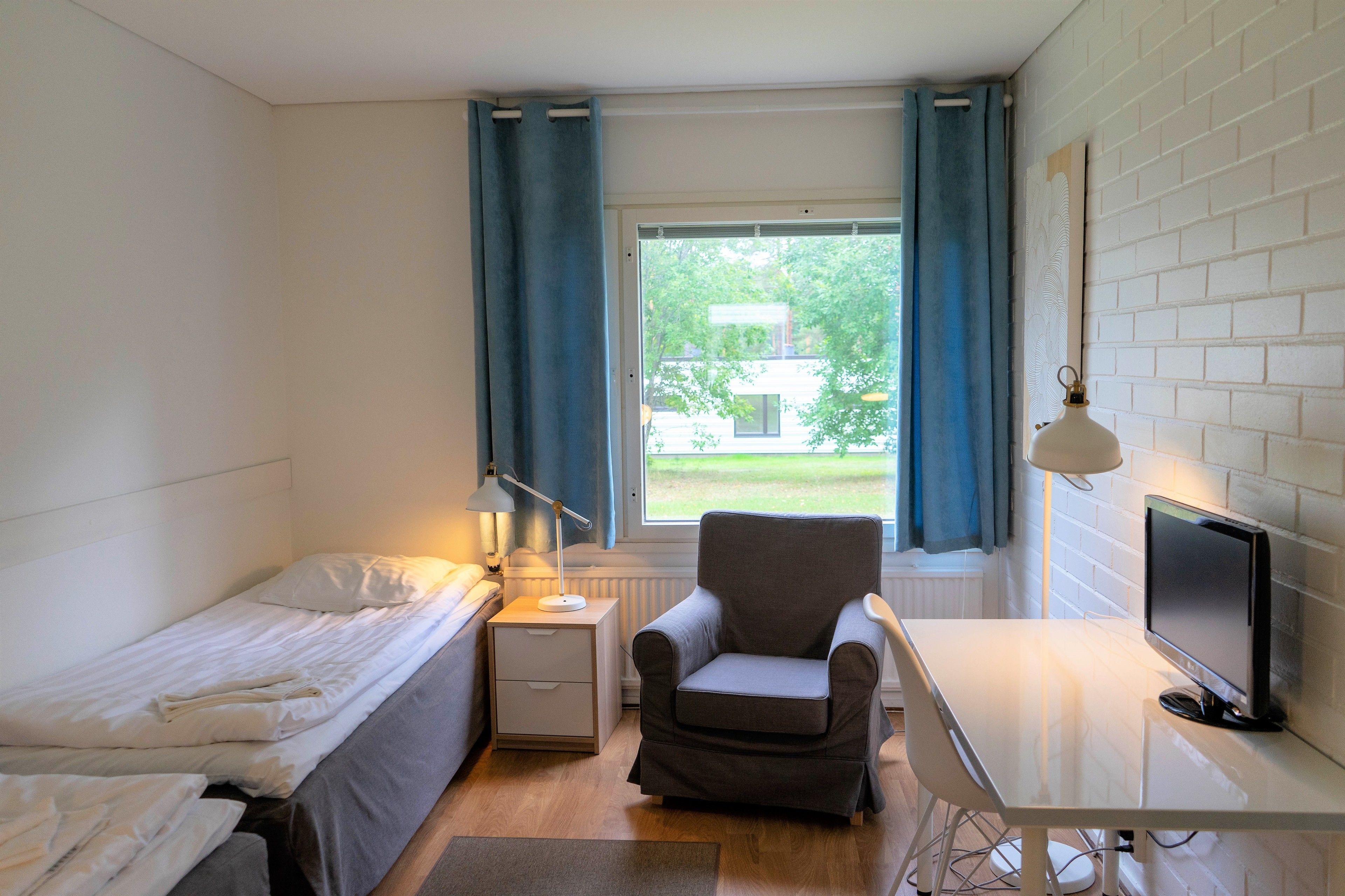 standard double or twin room | desk, free wifi, bed sheets