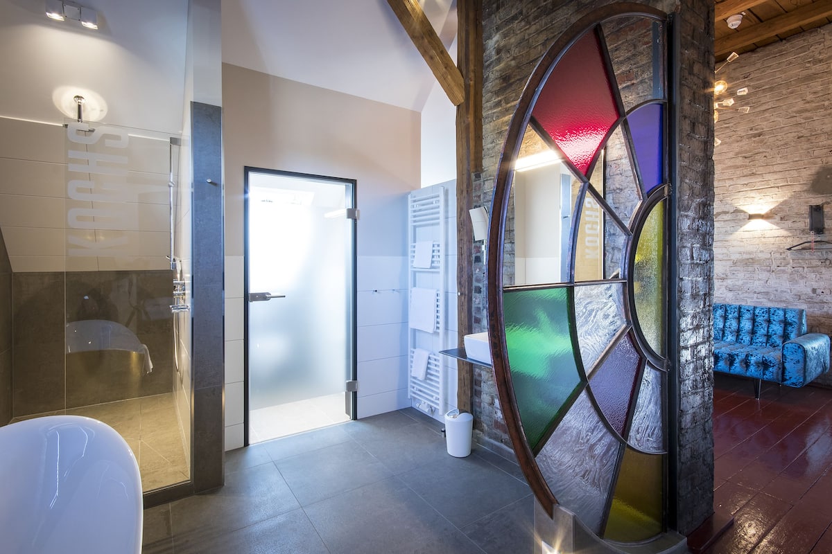 exclusive suite, 1 king bed, non smoking | minibar, in-room safe, desk, soundproofing