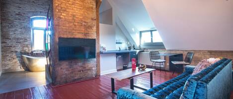 Suíte exclusiva, 1 cama King, para não fumantes | Frigobar, cofres nos quartos, escrivaninha, quartos à prova de som