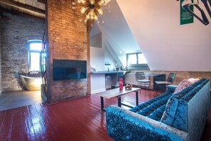 Exclusive Suite, 1 King Bed, Non Smoking | Minibar, in-room safe, desk, soundproofing