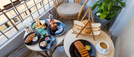 Free daily continental breakfast