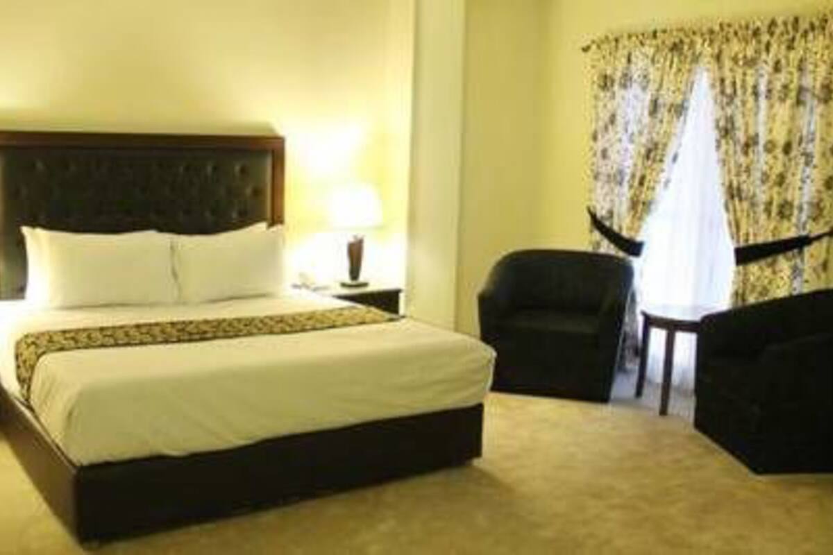 Zimmersafe, Schreibtisch, schallisolierte Zimmer, kostenloses WLAN