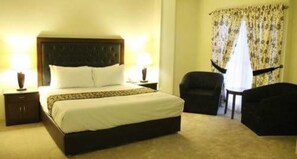 In-room safe, desk, soundproofing, free WiFi