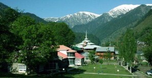 Mountain view - Hotel Orash Lodges (Muzaffarabad)