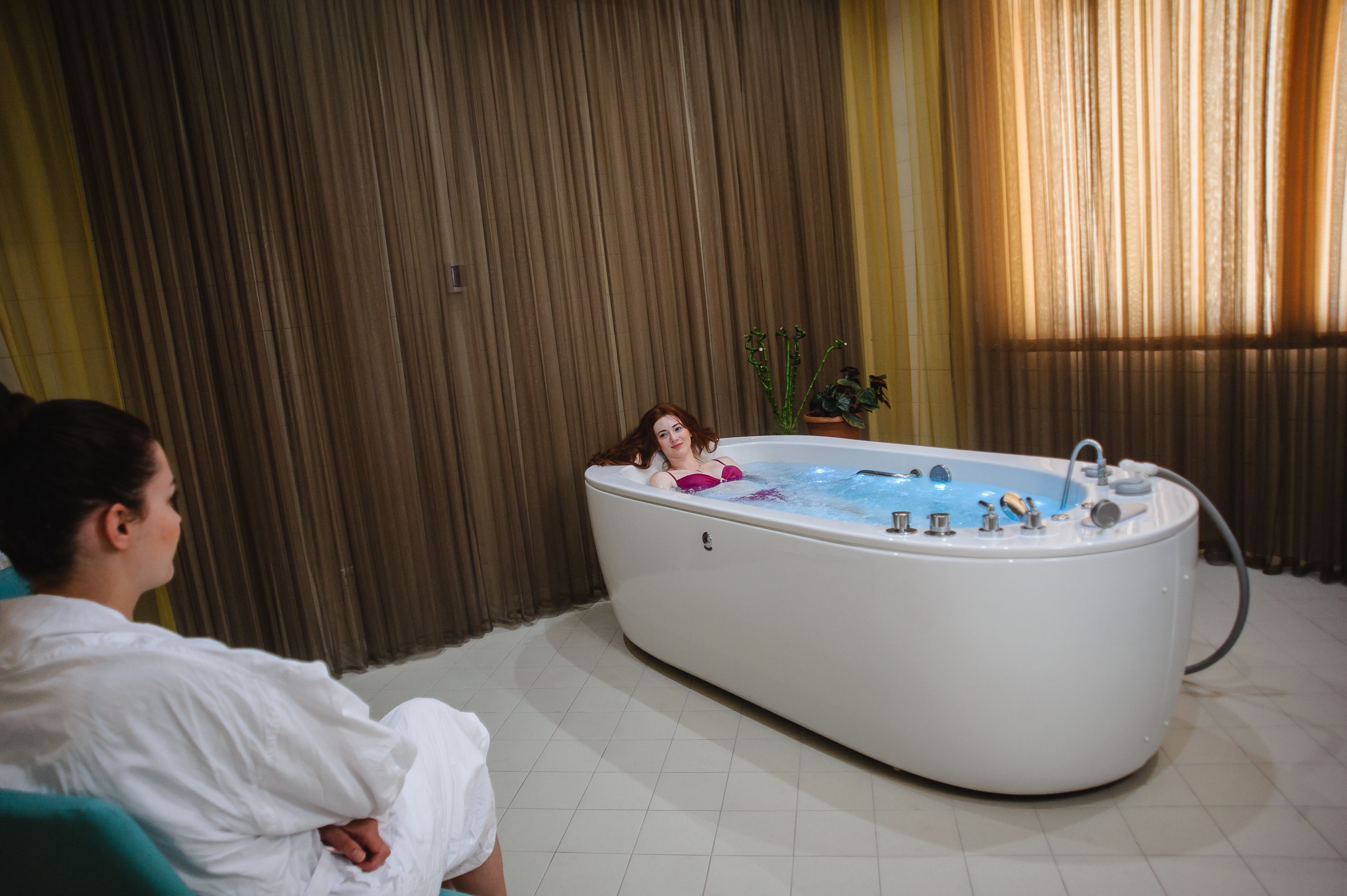 sauna, body treatments, body wraps, body scrubs, facials